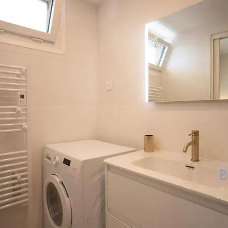 Cozy Renovated With Sea View Lejlighed *