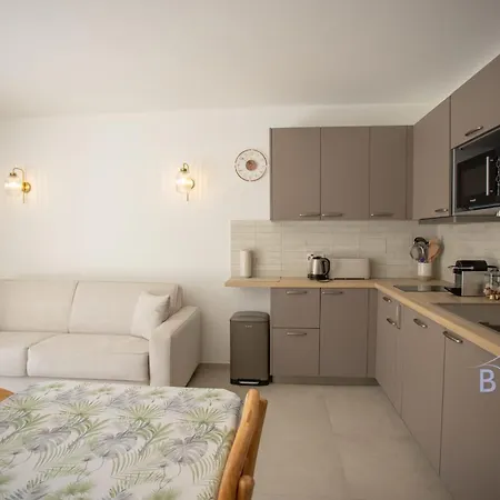 Lägenhet Cozy Renovated With Sea View Cannes