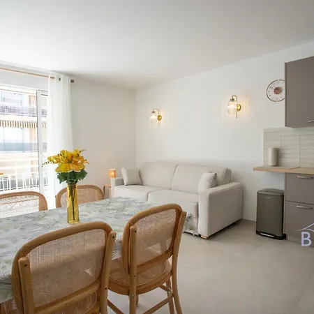 Cozy Renovated With Sea View Lägenhet *