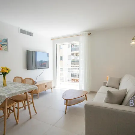 Cozy Renovated With Sea View Lägenhet *