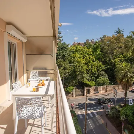 Lägenhet Cozy Renovated With Sea View Cannes