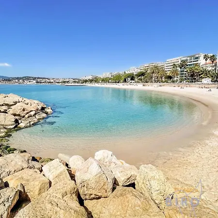 Lägenhet Cozy Renovated With Sea View Cannes