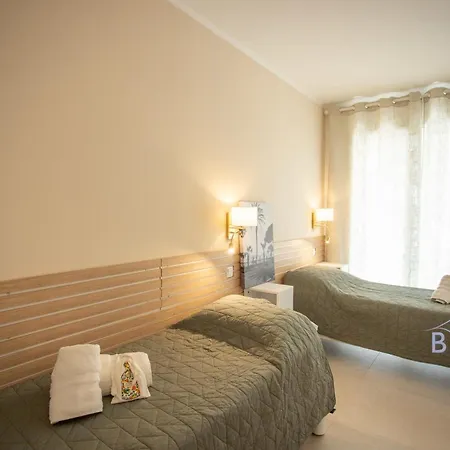 Cozy Renovated With Sea View Lägenhet