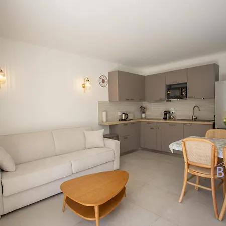 Lägenhet Cozy Renovated With Sea View *