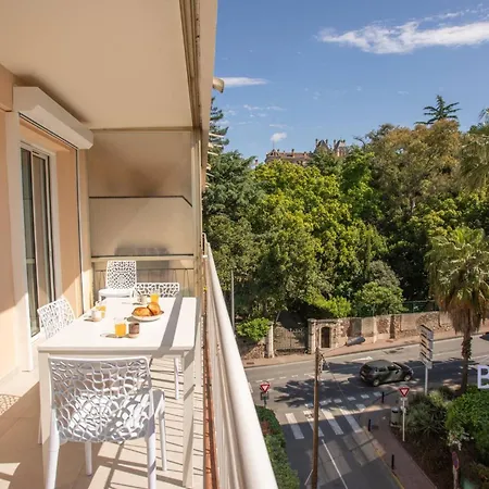 Apartment Cozy Renovated With Sea View Cannes