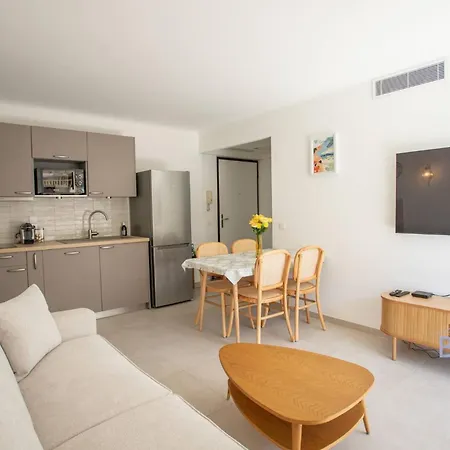 Cozy Renovated With Sea View