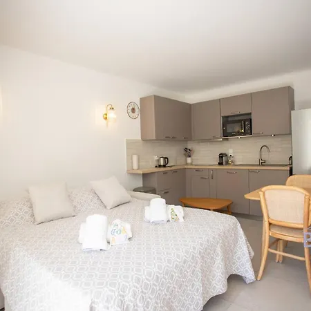 Apartment Cozy Renovated With Sea View *