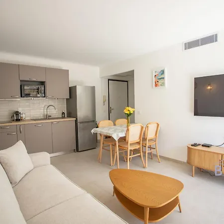 Cozy Renovated With Sea View