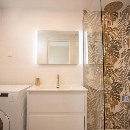 Cozy Renovated With Sea View *